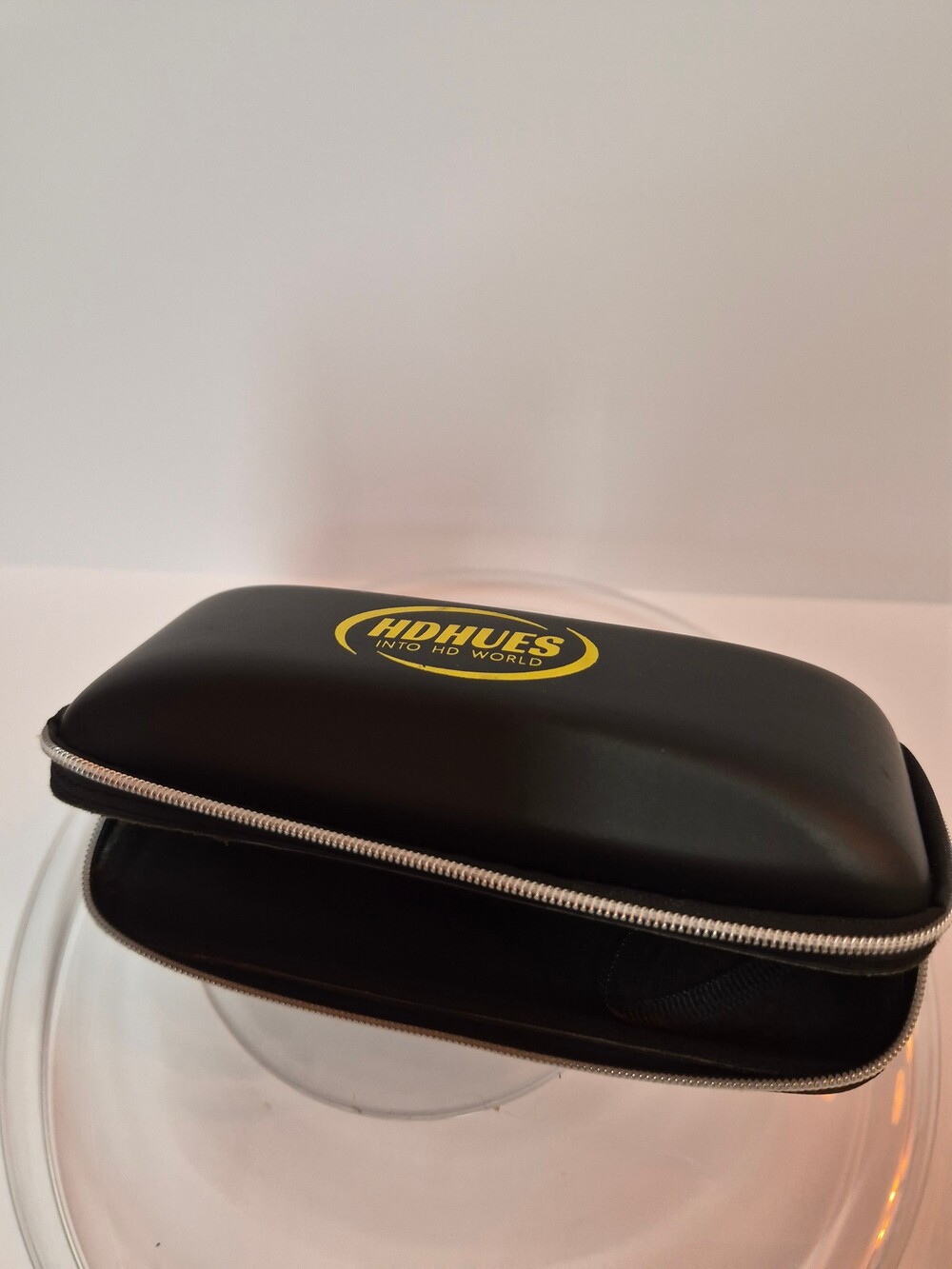 HDHUES Black Hard Case with Zipper Closure and Dual Compartments
